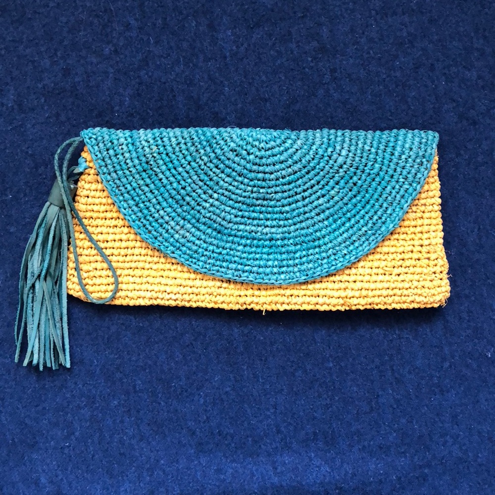 Mar y Sol Raffia Clutch